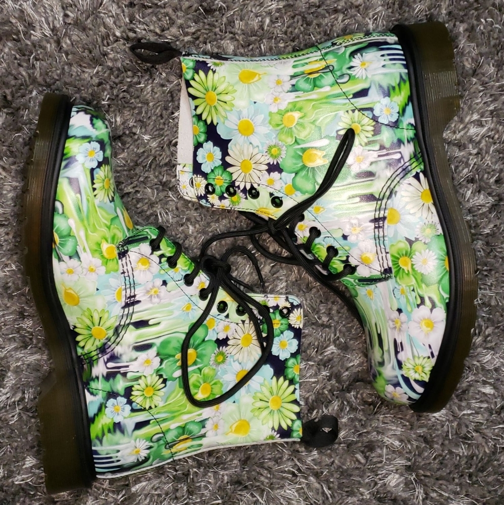 Dr. Marten Floral Drip NEW